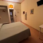 Hotel Ely *