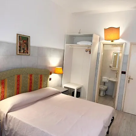 Ely 2* Viareggio